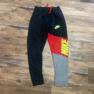 Nike Boys Joggers Large